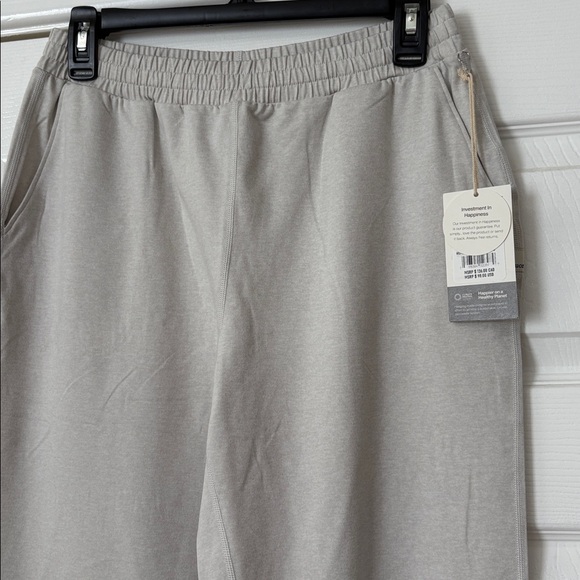 Vuori Boyfriend Sweatpants in Salt Heather - Picture 7 of 8
